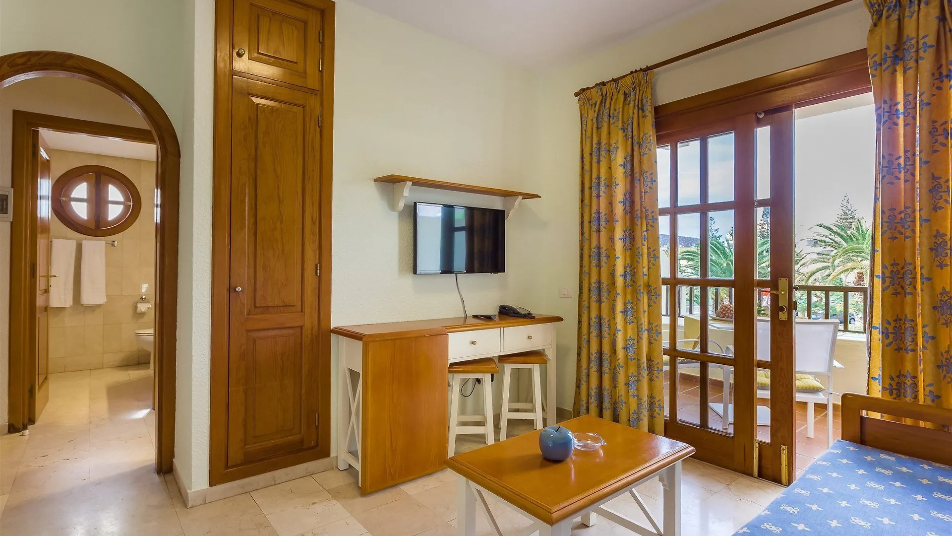 לוס כריסטיאנוס Klayman Olivina Aparthotel 3*, לוס כריסטיאנוס